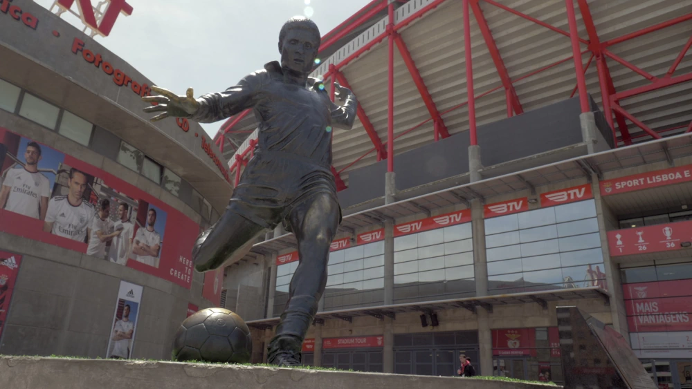 Statue of Eusébio